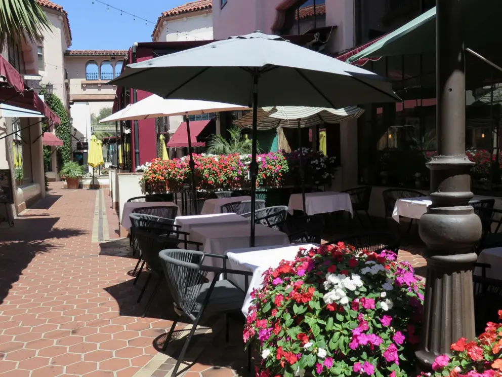 A restaurant in La Arcada, with overflowing pots of flowers. 