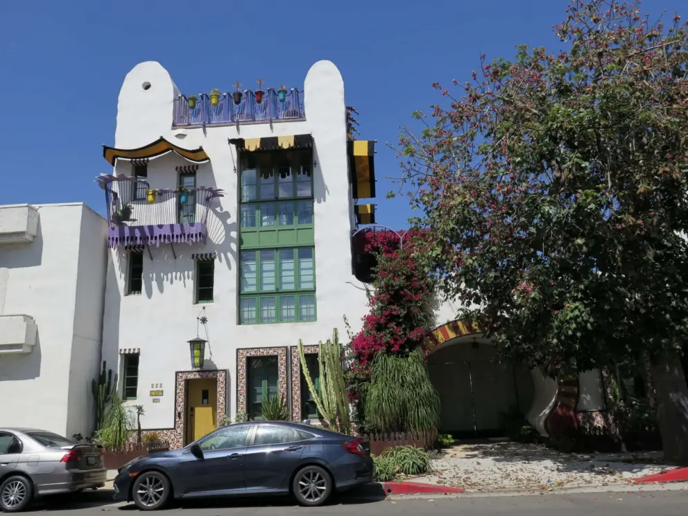El Zapato, a slim building at 522 Garden Street, with unique architecture by Jeff Shelton.