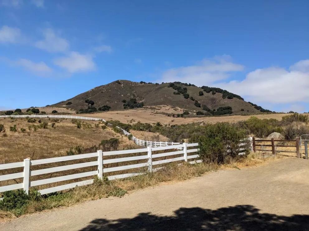 The trailhead, shared with Lemon Grove Loop.