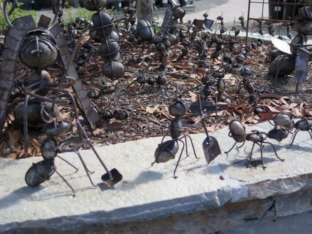Worker ant metal sculptures to place in your garden.
