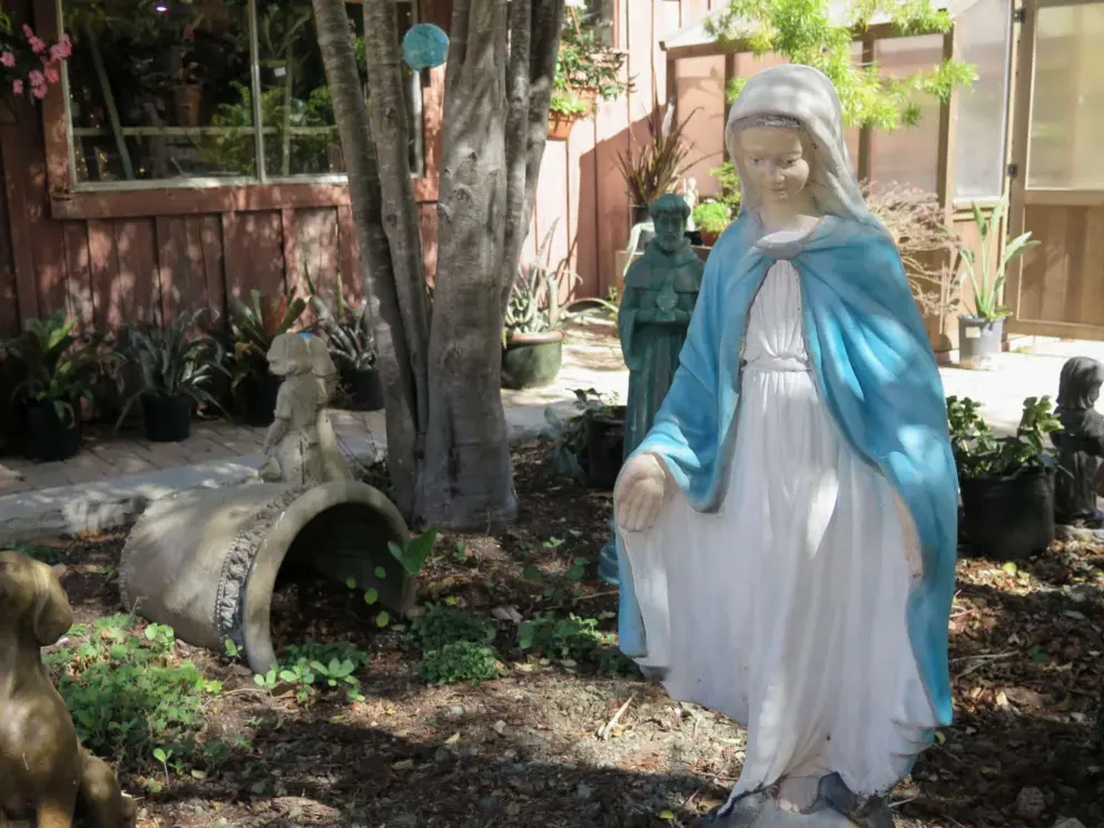 Mary sculpture with a sweet face.