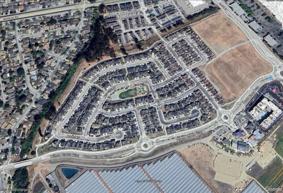 See all the little paths you can take in the SLO Ranch neighborhood between houses, and the main path between the houses and the creek. 