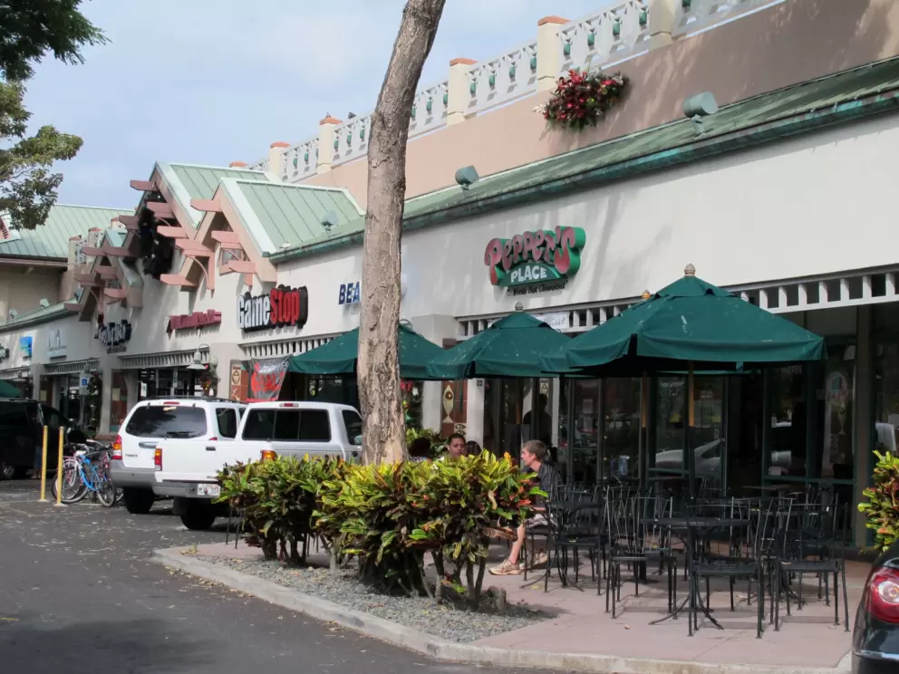 Casual sidewalk cafe called Pepper's Place.