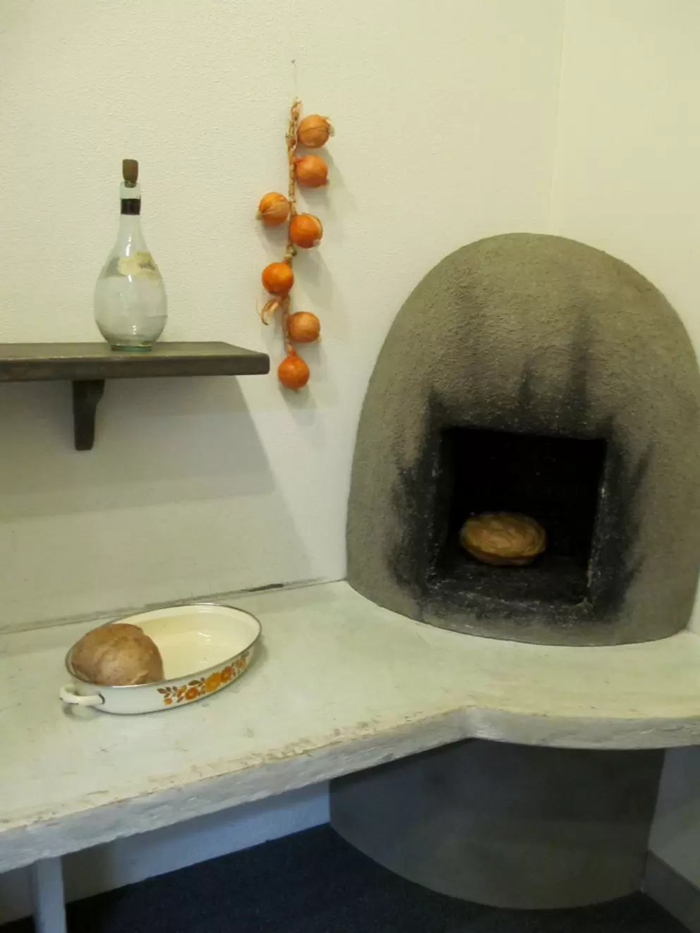 Bake bread inside the Portuguese seaside house.