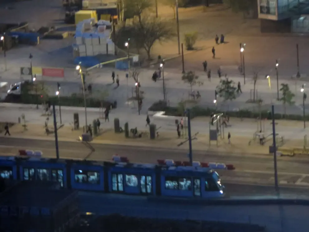 The workout station, or circuit de salut, at 835 Gran Via de les Cortes Catalans, just outside Glories Mall, as a tram goes by. Seen from above. 