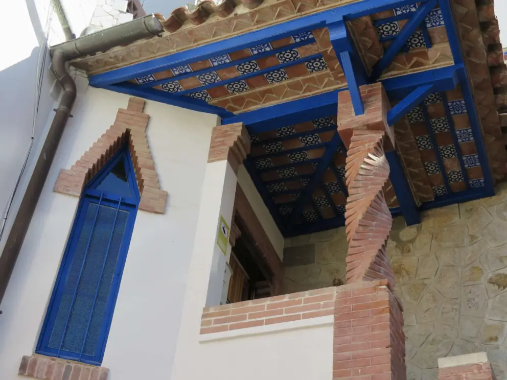 The pointed windows. 