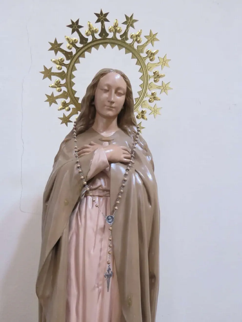 A sculpture inside Sant Roma Church. 