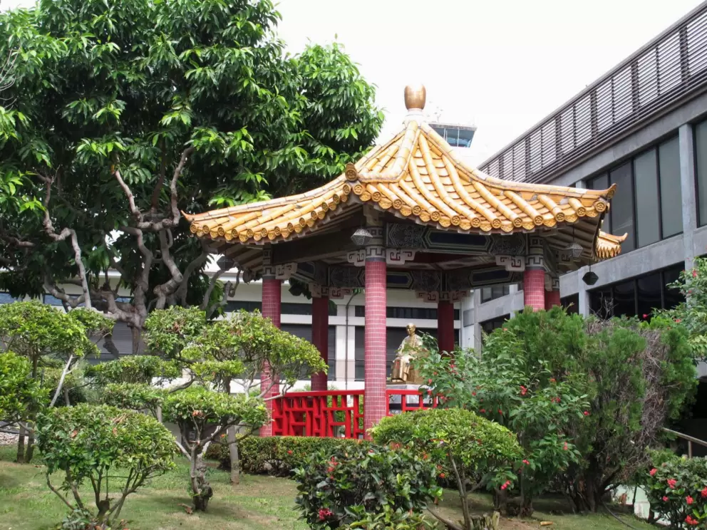 The Chinese gazebo (also pictured in the article).