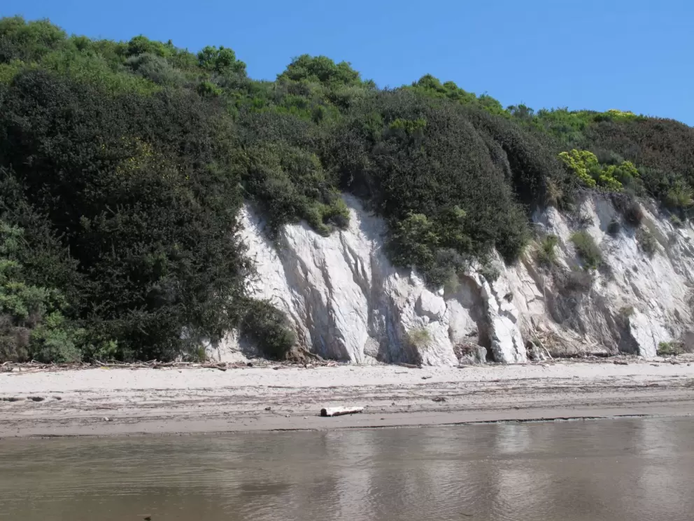 Lagoon and white cliffs.
