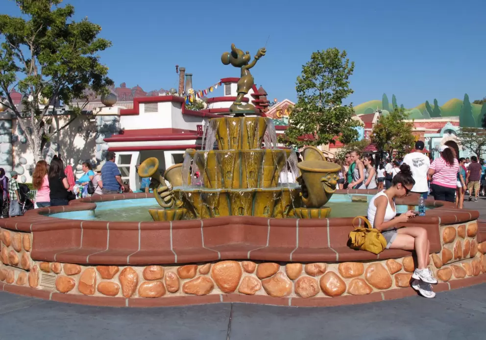 Mickey fountain in the middle of Toontown.