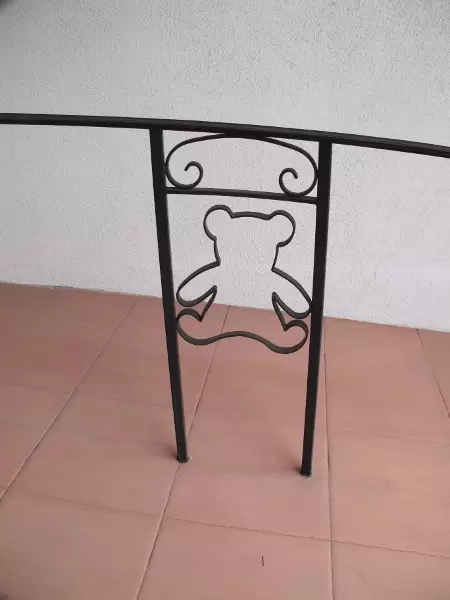 Teddy bear ironwork outside the entrance.