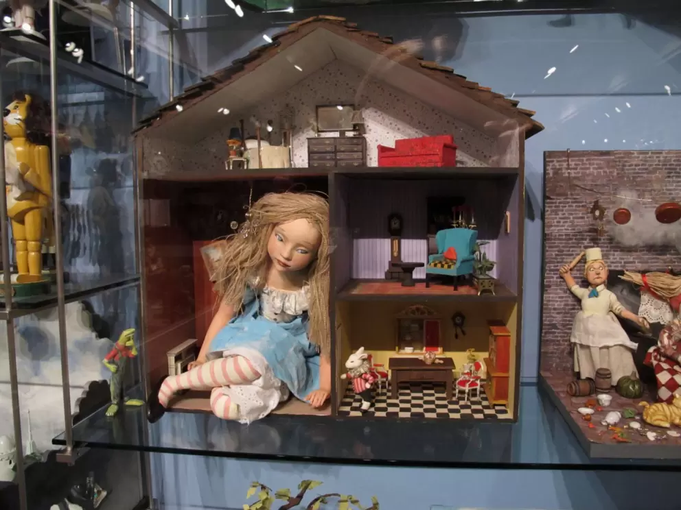 A scene from the Alice in Wonderland gallery.
