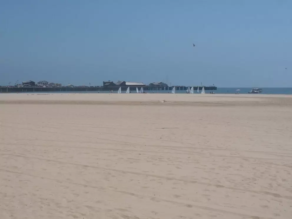 West Beach is a very wide expanse- see the pier (Stearns Wharf) in the distance.