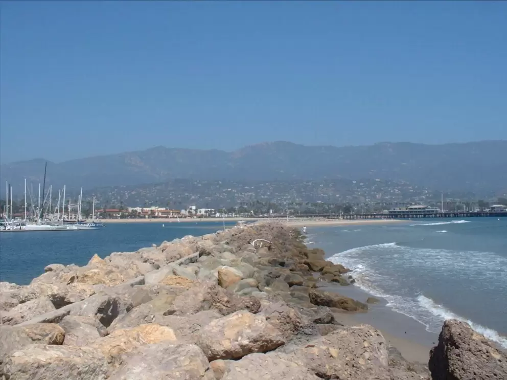 At the end of the breakwater, a little cement path on the rocks leads to a beach...