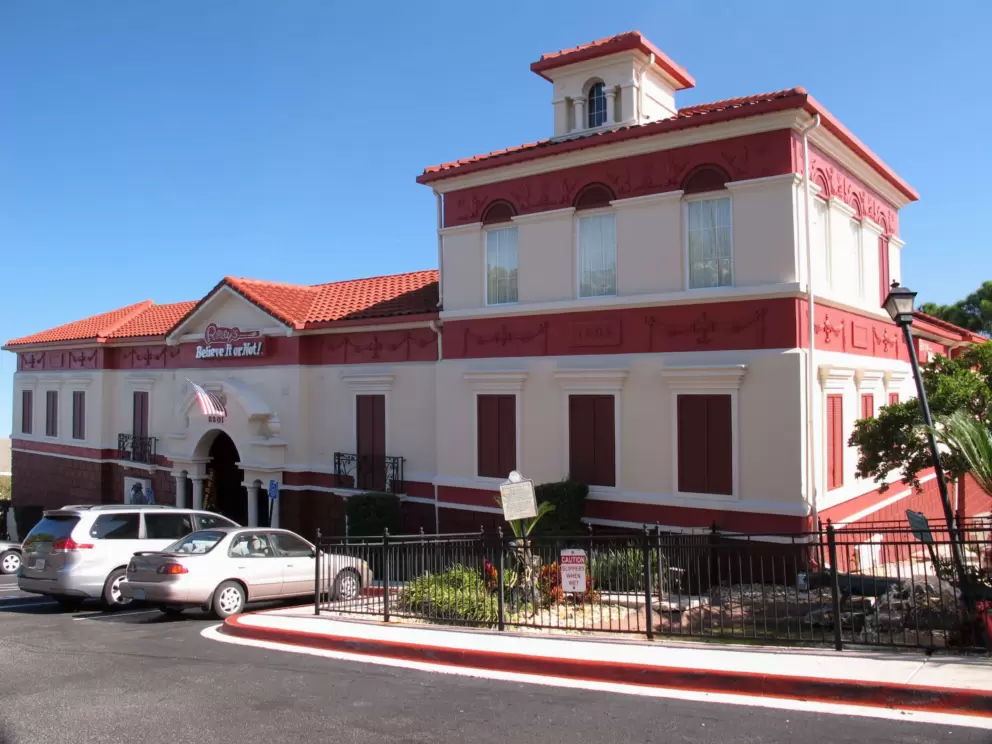 The tilted building the museum is in!