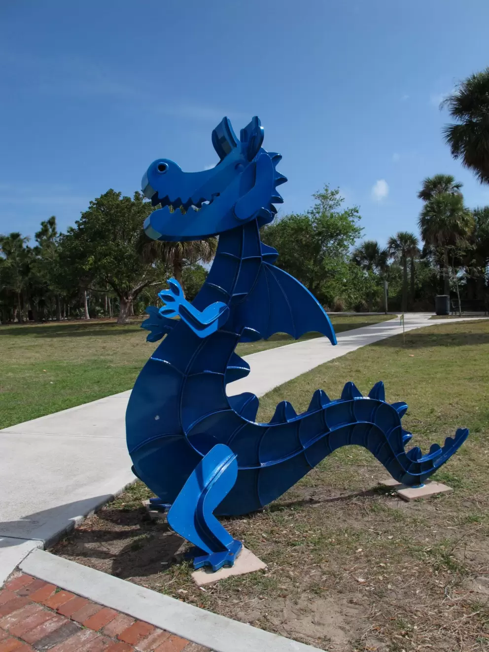 Dragon statue by the entrance.