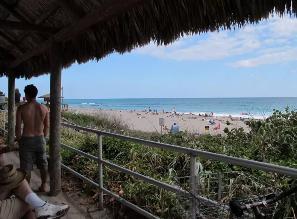 Grass shack by the pier, where you can watch the scene on the beach below.