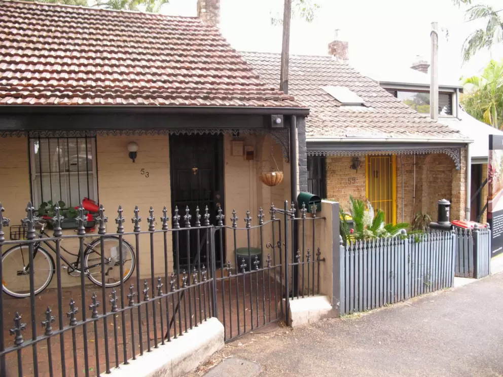 Little houses along the side street by Glebe Point Rd.