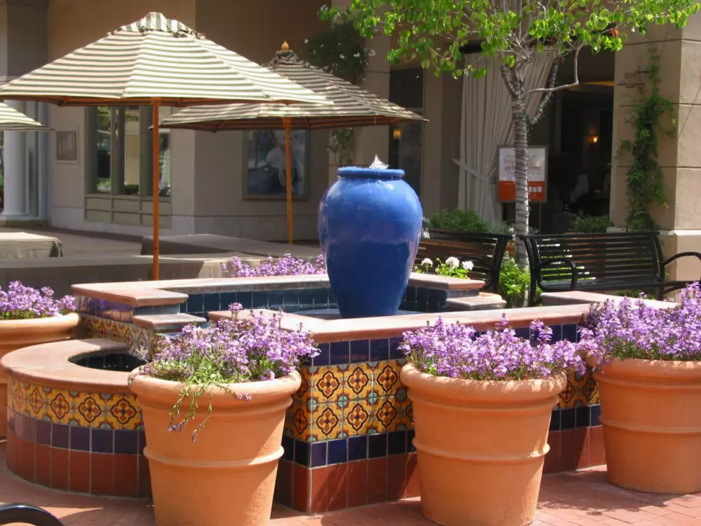 Flowerpots.