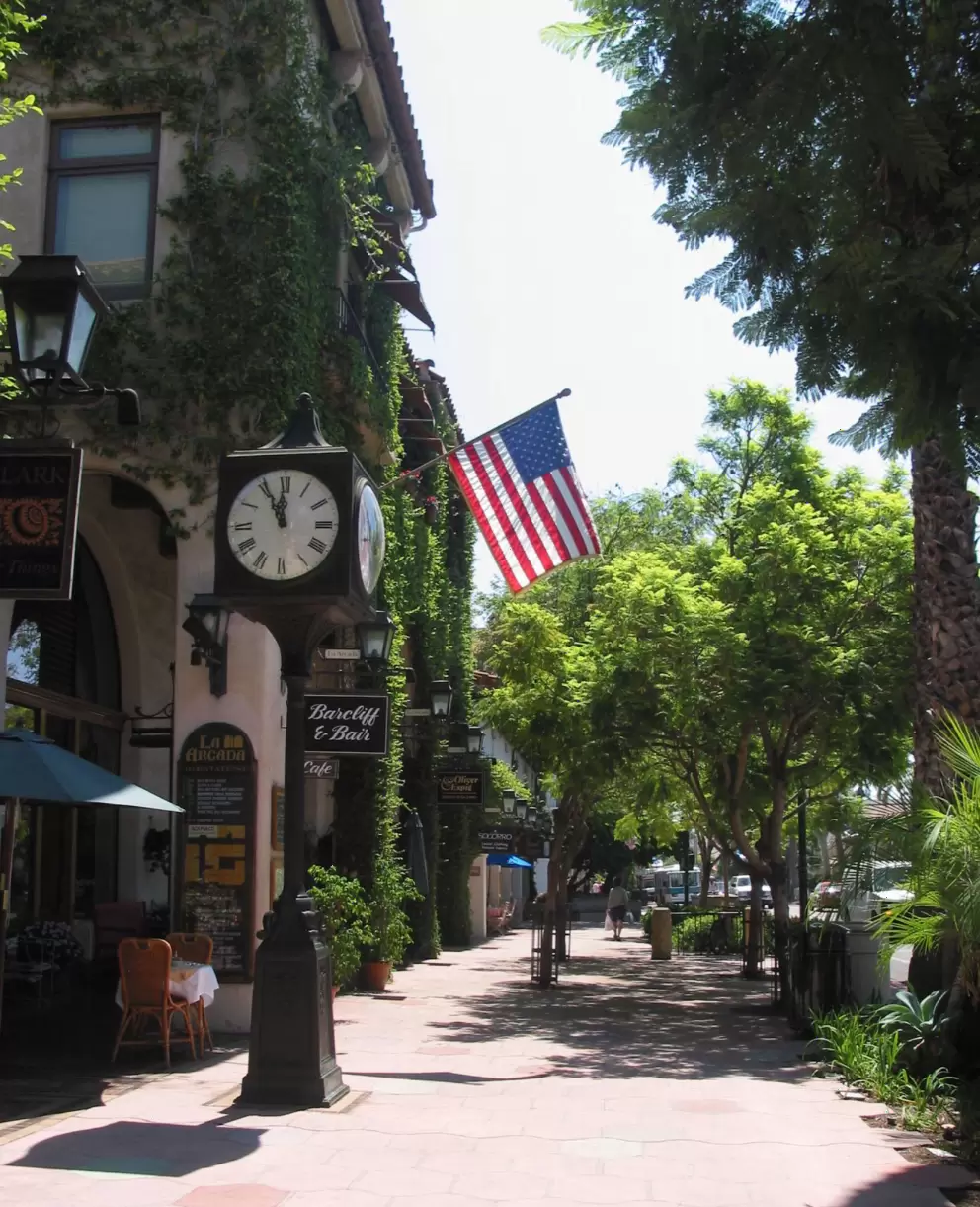 The entrance to La Arcada on State Street, where you will find Andersen's Danish Bakery.