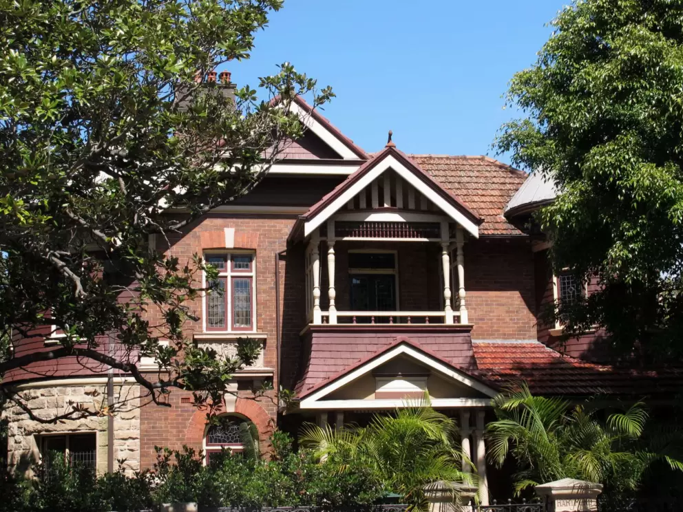 You can never tire of the lovely sights on your walks in Glebe.