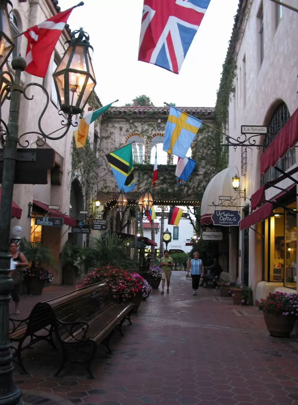Nighttime at La Arcada- if you want to impress your date, bring her here! I'll never forget the first time I saw La Arcada at night!