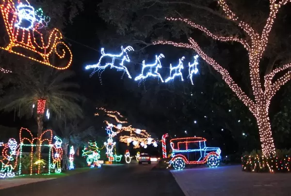 Look at the size of the real car in this photo to see how large these lights are.
