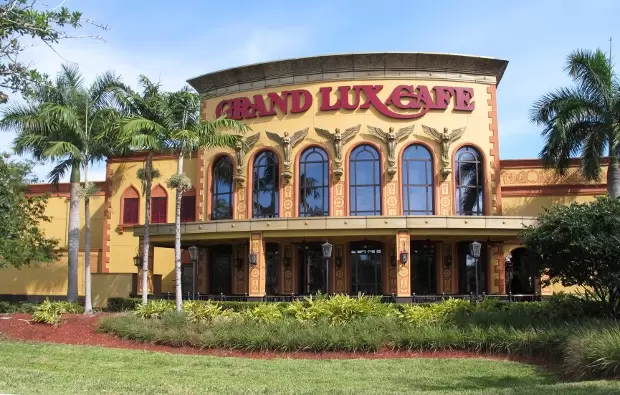 There are many high-end chain restaurants outside at Sawgrass Mills Mall.