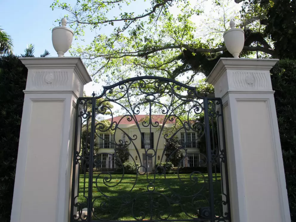 Mansion along the trail.