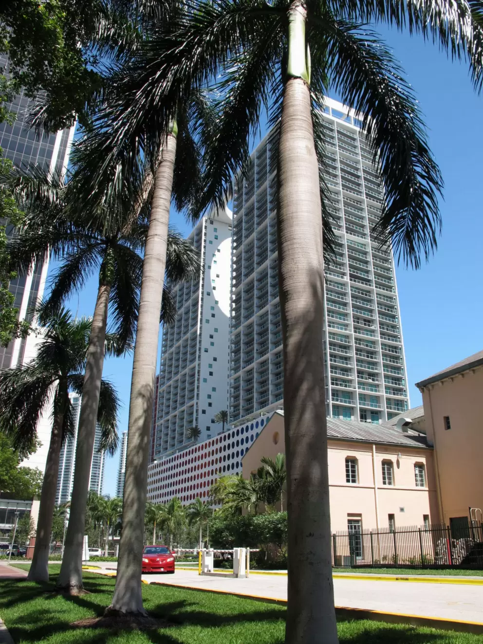 Walkway from Brickell Ave to the water.