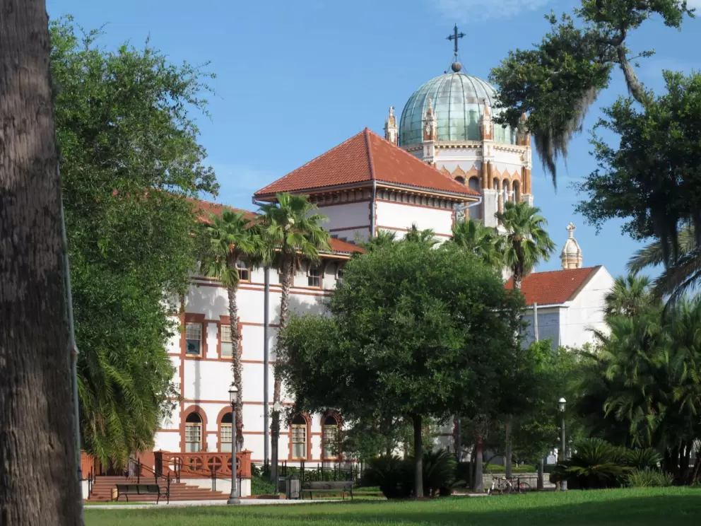Memorial Presbyterian Church behind Ringhaver Student Center.