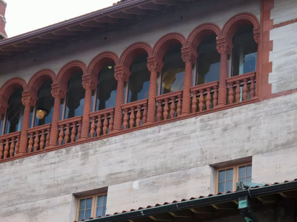 Arched decorative balcony.