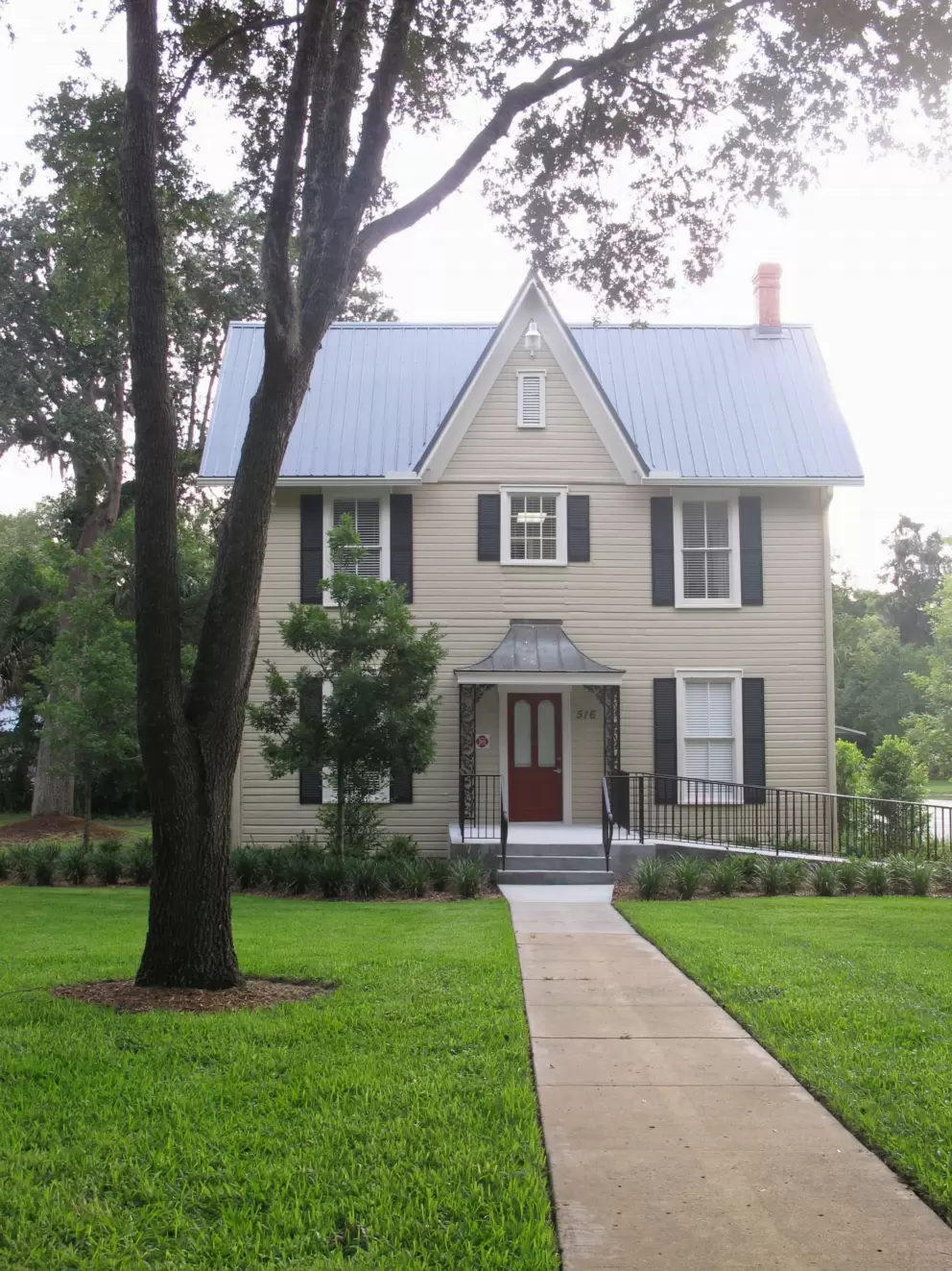 Quaint house on Woodlawn Blvd.