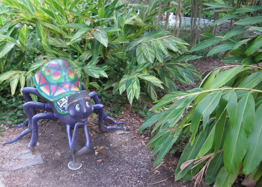 Spider sculpture in the bushes.
