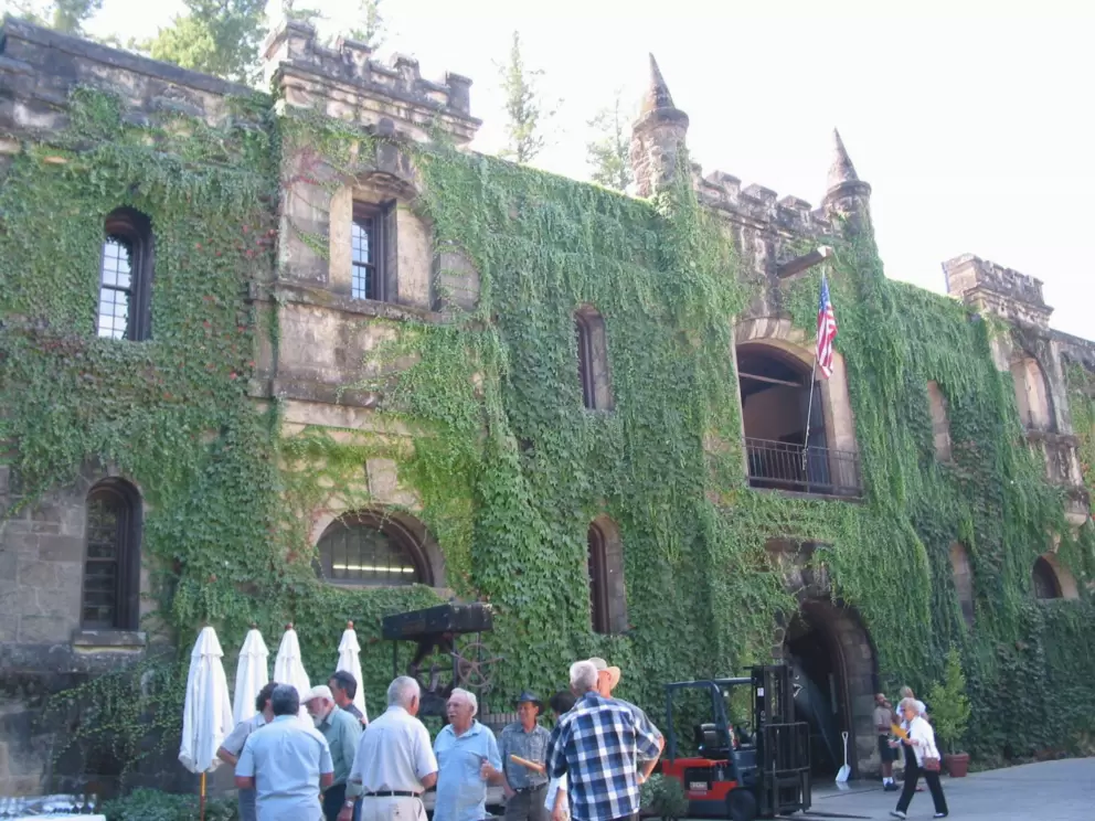 The chateau, and some wine-tasters.
