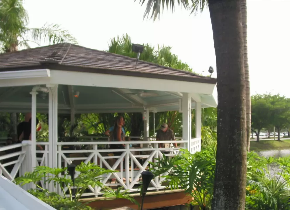 The pretty architecture and tropical landscaping.