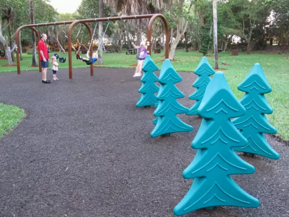Huge wide trees, picnic tables, and a new playground, plus beach parking, but entry costs $18!