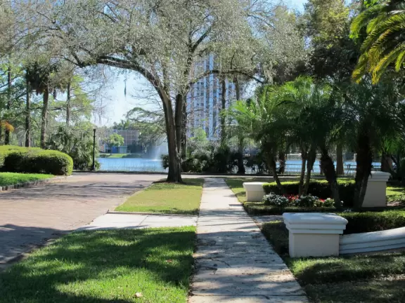 Park Lake Walk, Downtown Orlando