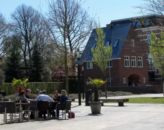 Cute historic main street with amazing architecture, good restaurants, and a little, leafy church yard.