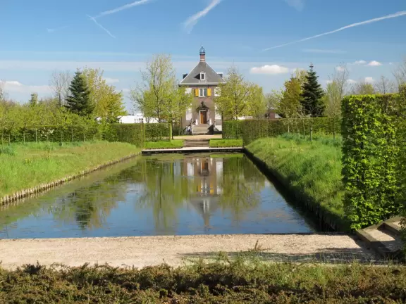 Cute historic main street with amazing architecture, good restaurants, and a little, leafy church yard.