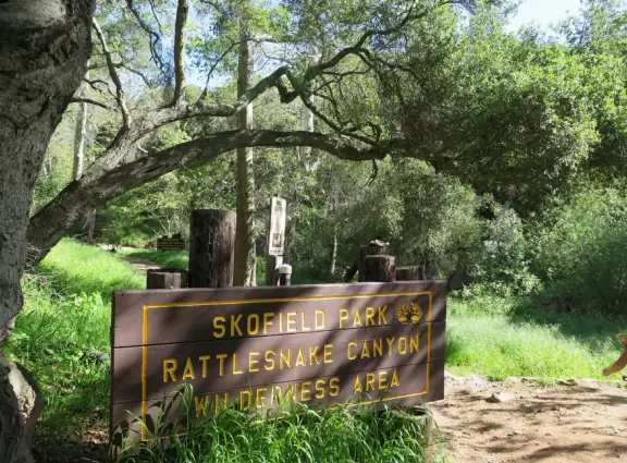 The sign at the trailhead.