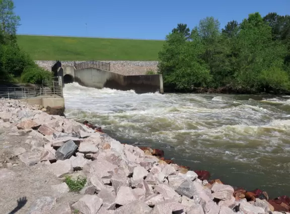 Watch water come rushing out of a dam, and then&nbsp; picnic on the grass or fish at the lake.