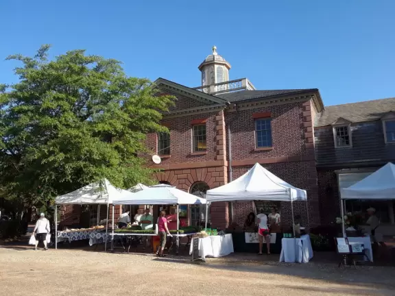 Colonial town to walk around, with people in period dress.