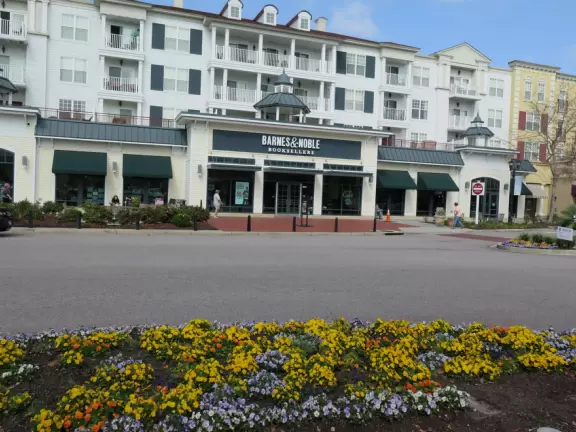 Colorful, pretty outdoor mall in Myrtle Beach.