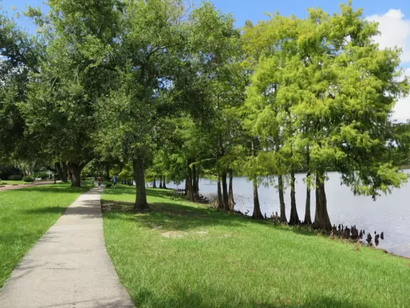 Sweet little path around Lake Davis in downtown Orlando.