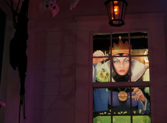 Creative and wonderful decorations in October, on the sweet houses in Celebration.