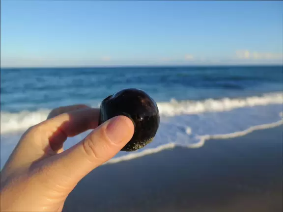 Gorgeous spot with lots of young people on a beautiful white sand beach, and plenty of afternoon shade.