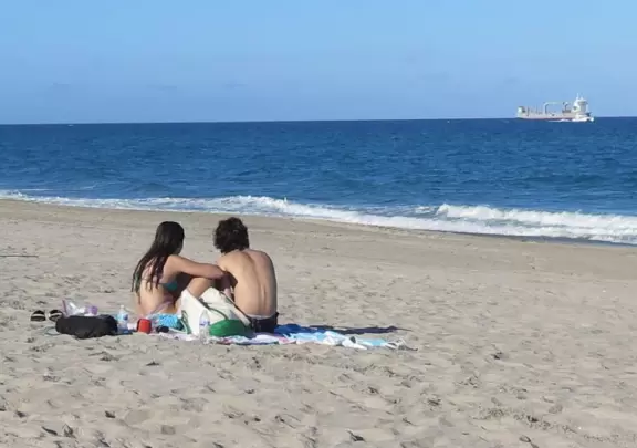 Gorgeous spot with lots of young people on a beautiful white sand beach, and plenty of afternoon shade.