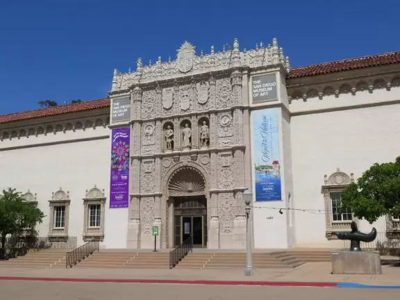 Stroll past beautiful architecture, ponds, fountains, flowers, and trees. Visit many different museums! And best of all, walk through sumptuous gardens.