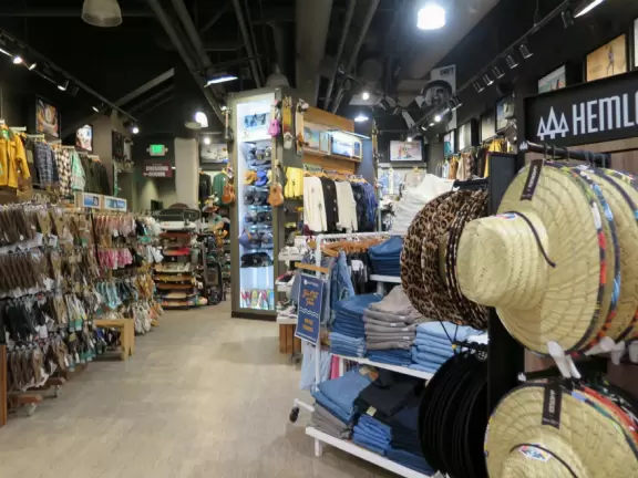 Gorgeous outdoor mall near UC San Diego, with lots of public spaces, cafes, and even a huge outdoor climby for kids.